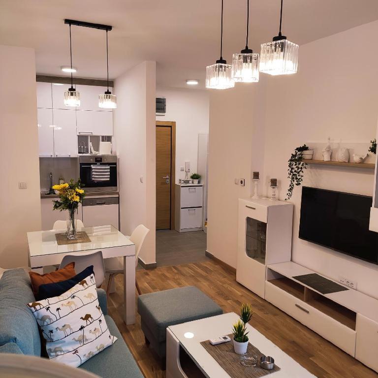 Center Sunrise Apartment - Housity