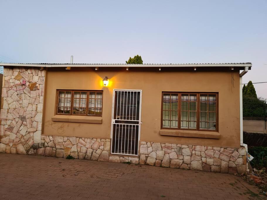 Quaint, quiet retro charm - Housity