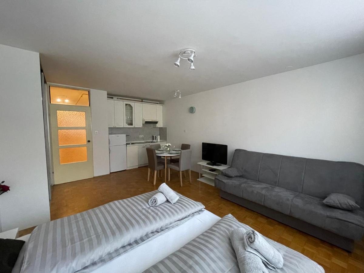 Apartment Green - Grey - Housity