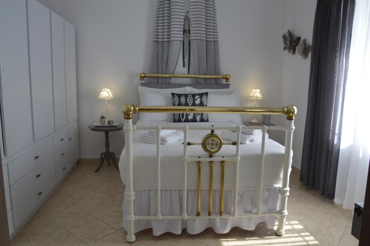 Nostos House - Housity