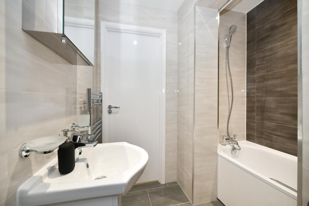 Battersea Park Road - Housity