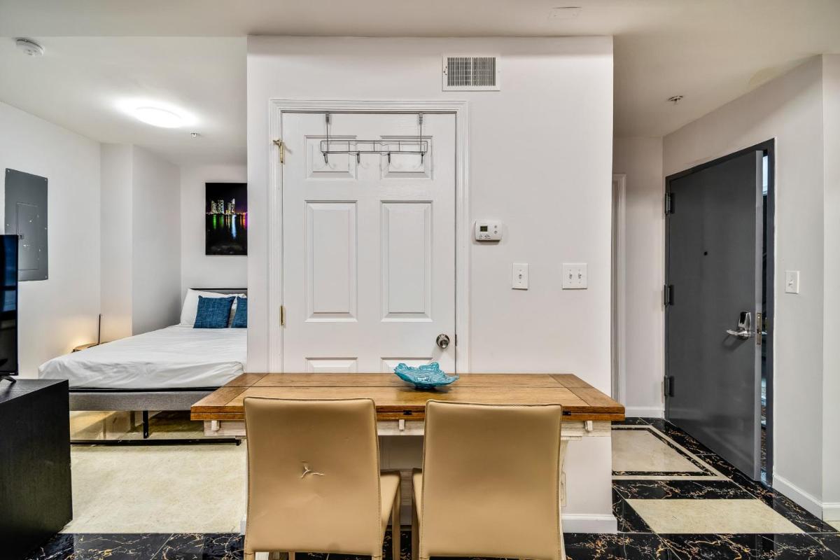 The Philadelphia Stay 1BD Apartment in the Heart of the City - Housity