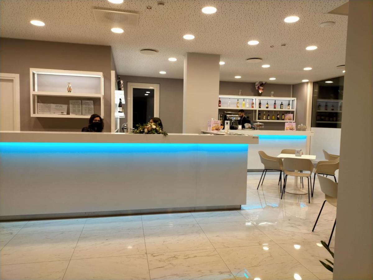 Nuovo HOTEL SETTIBI 20m dalla spiaggia - Housity