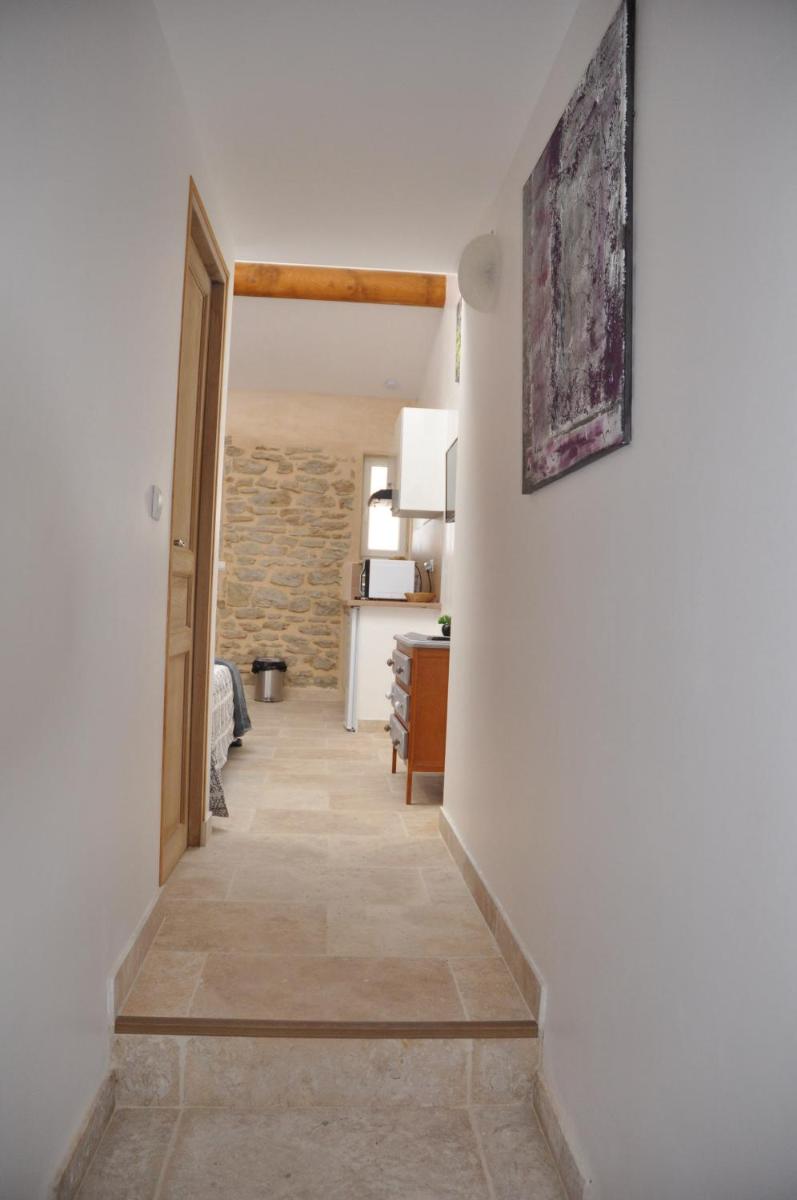 Studio avec terrasse privative et piscine - Housity