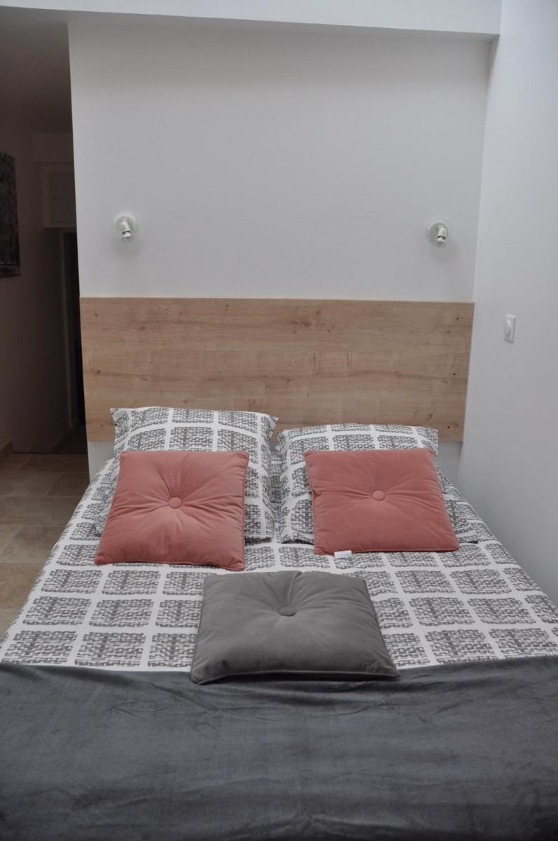 Studio avec terrasse privative et piscine - Housity