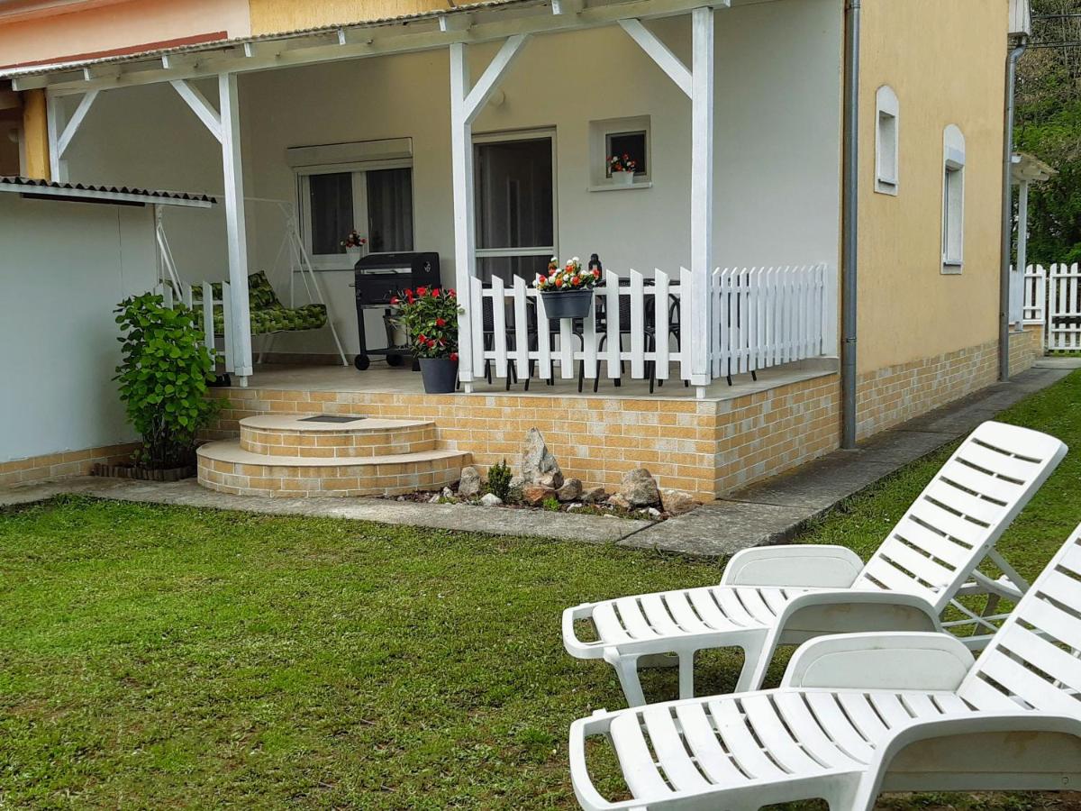 Holiday Home Balatonszárszó - Housity