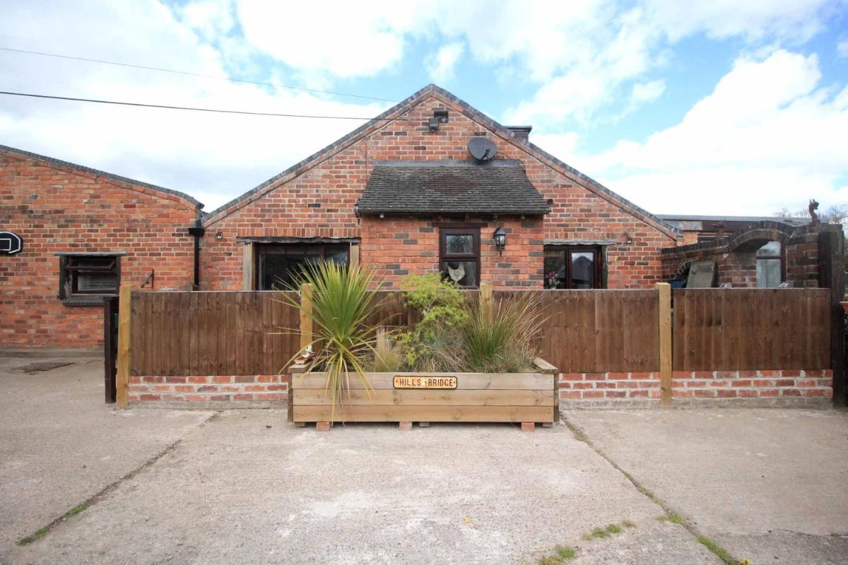 Beautiful rural cottage with secure garden - Housity