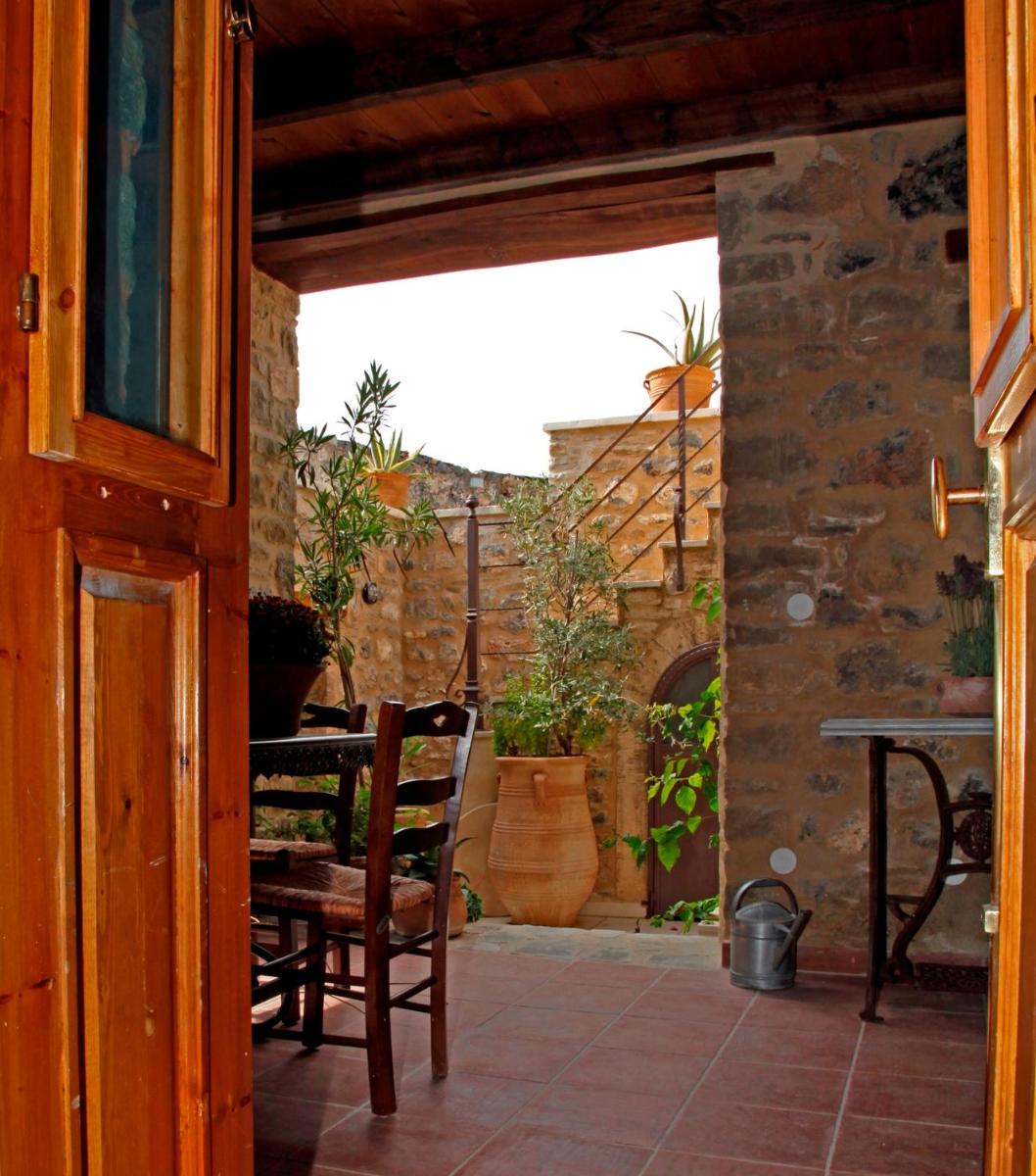 PERSEPHONE ART COUNTRY HOUSE - Housity