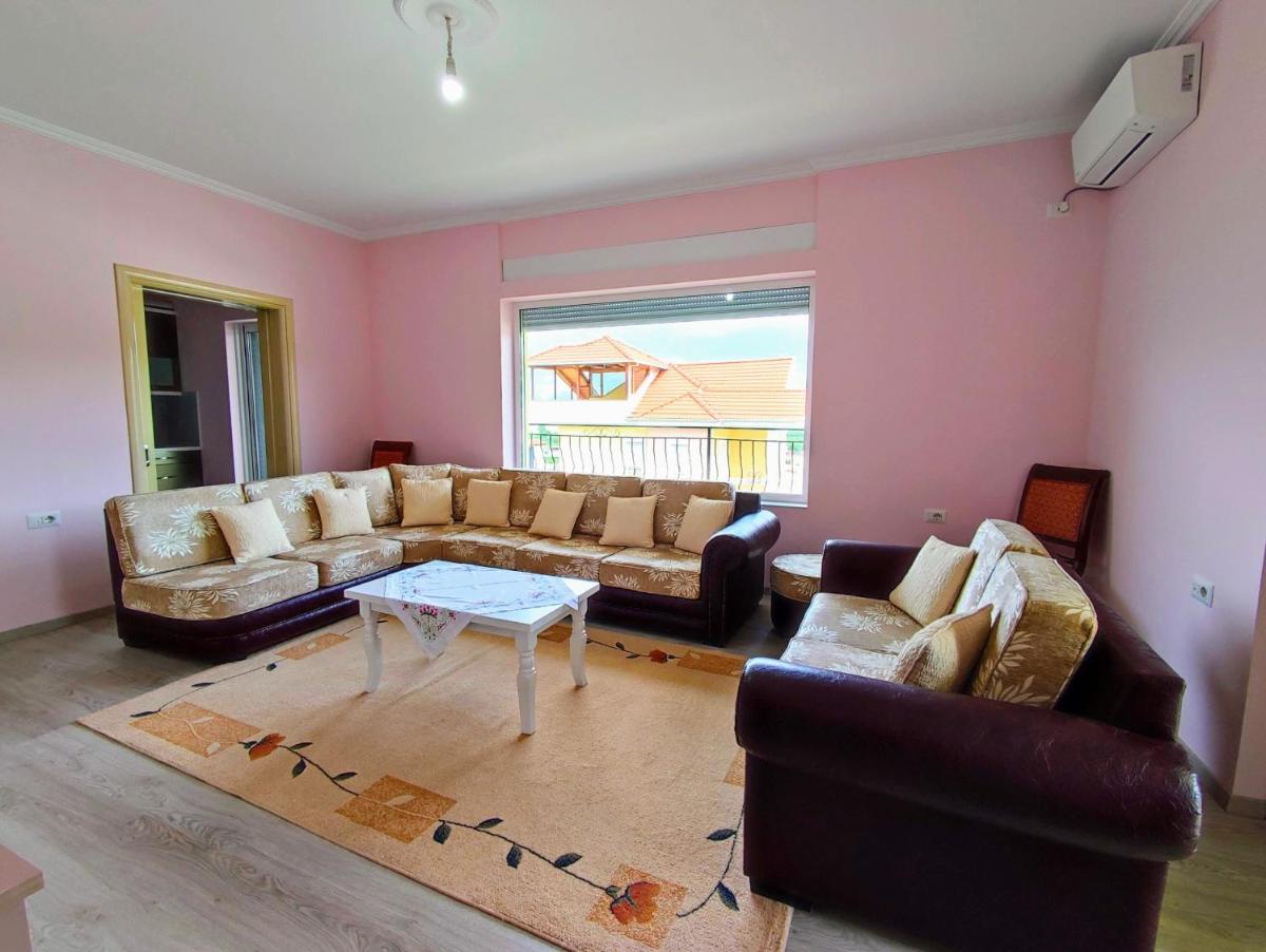 Cheerful 2 bedroom villa with free parking. - Housity