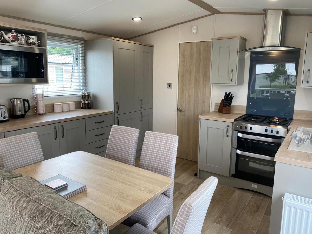 Lake District Prestige Caravan, 3 Bedrooms, Sleeps 8 on Haven Holiday Park - Housity