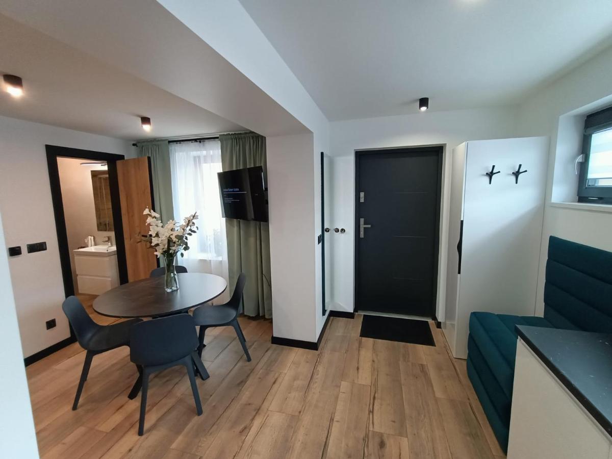 Apartament Janowskiego KLIMATYZACJA, AIR CONDITIONING, GROUND FLOOR, PARKING, PARTER, CISZA I SPOKÓJ, QUIET AND PLEASANT, IDEALNY NA ODPOCZYNEK PERFECT FOR REST - Housity