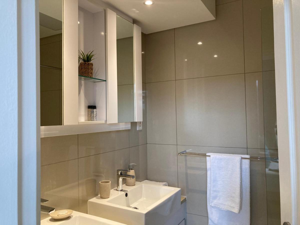 Urban Awe Apartment- iTowers 18th Floor - Housity