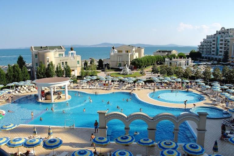 Sunset Resort Family - Housity
