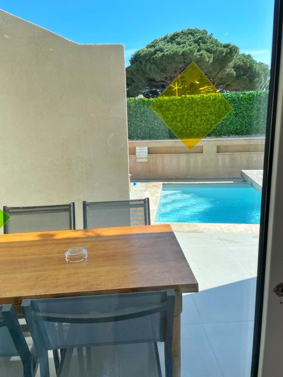 Piscine de l'établissement Hôtel Beau Soleil ou située à proximité