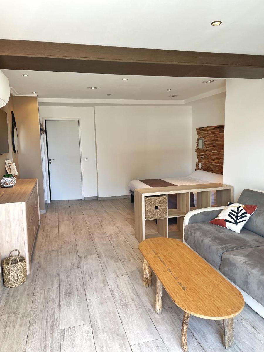 Coin salon dans l'établissement Hôtel Beau Soleil