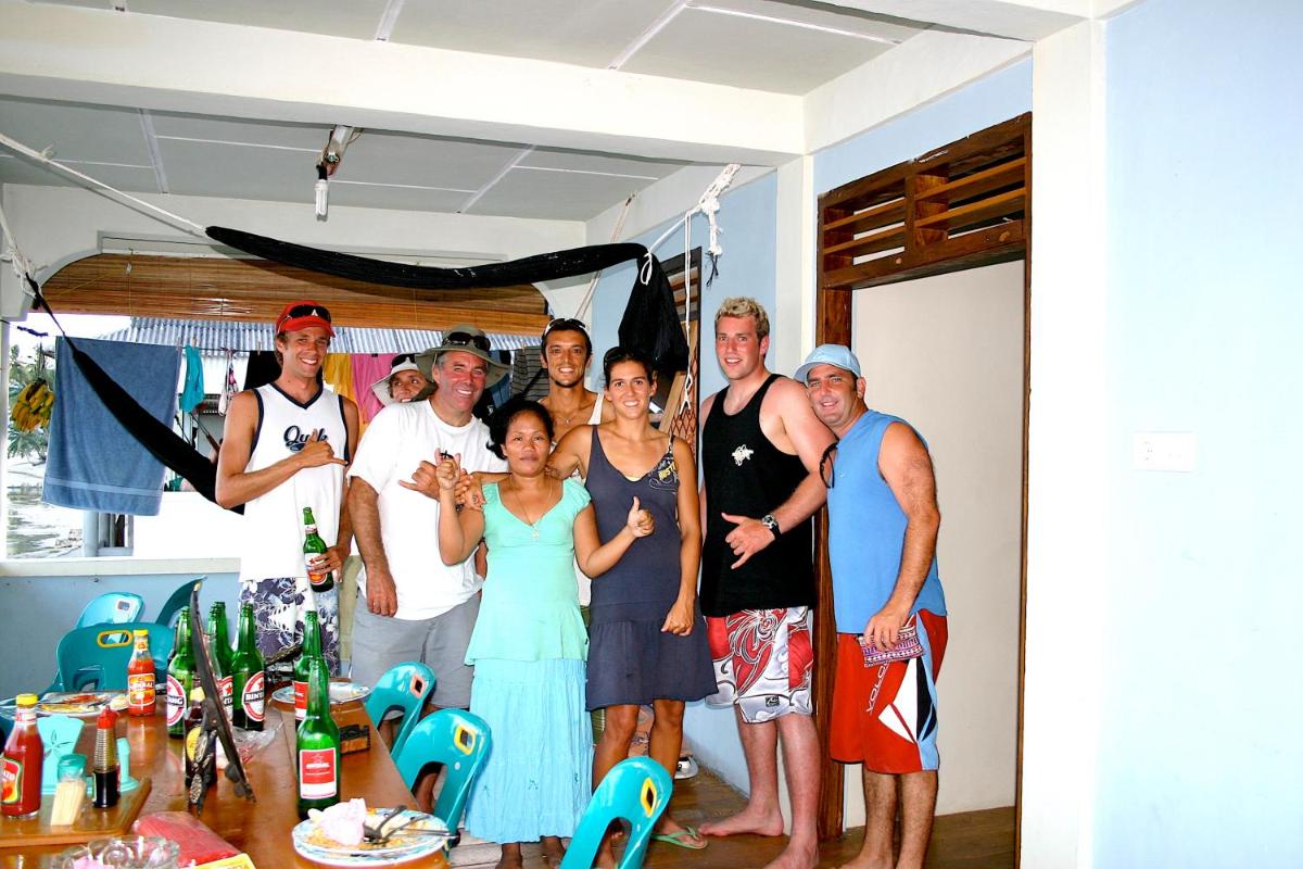 KeyHole Surf Camp - stay eat & surf - Housity