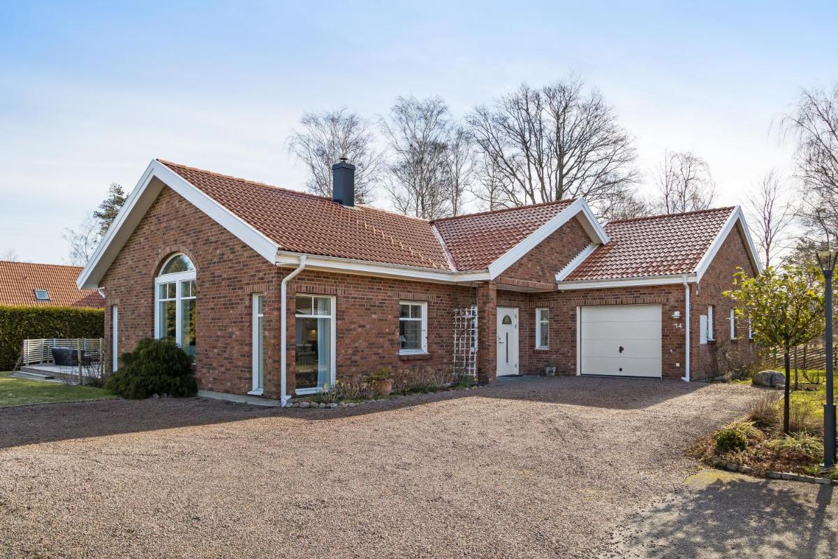 Luxury three-bedroom modern family home in Båstad - Housity