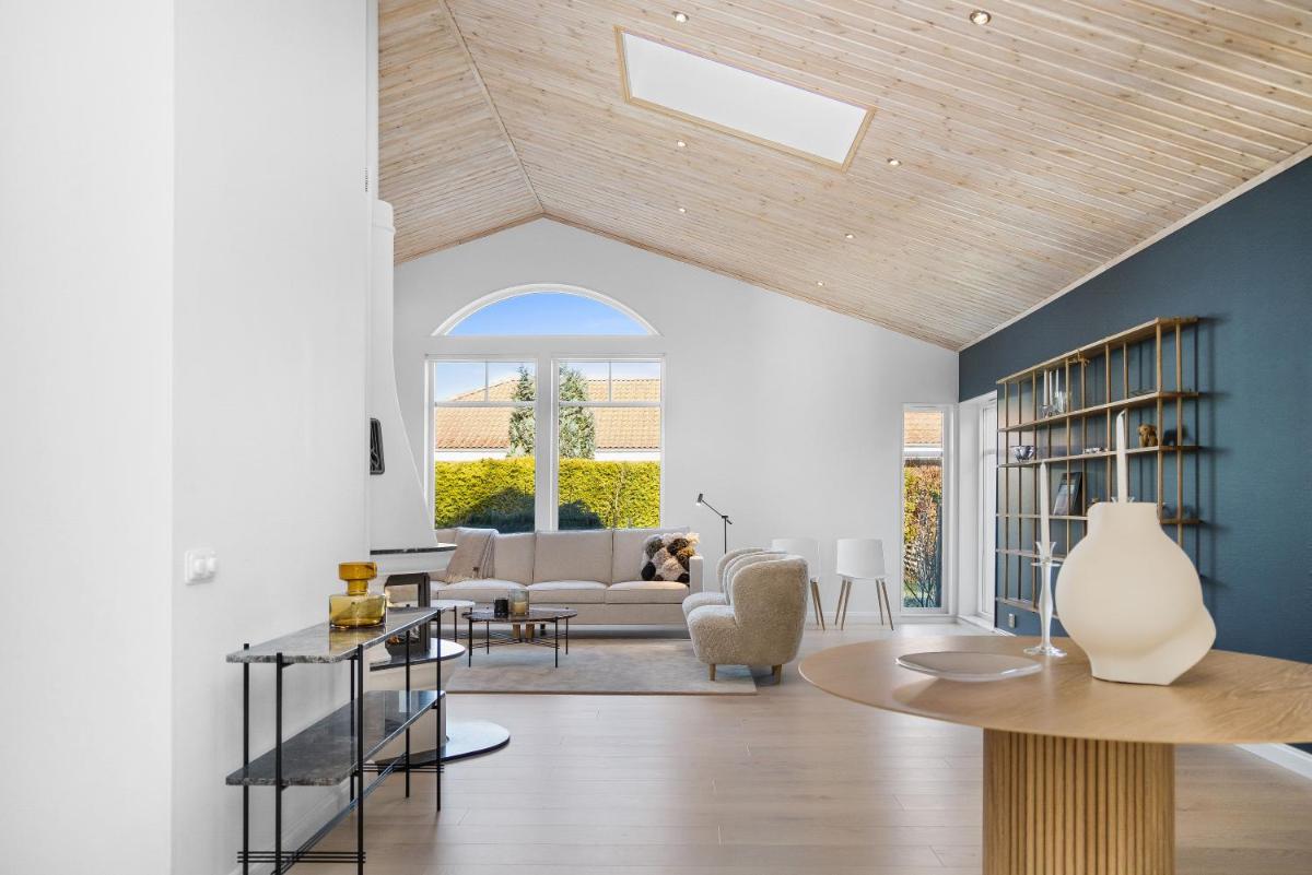 Luxury three-bedroom modern family home in Båstad - Housity