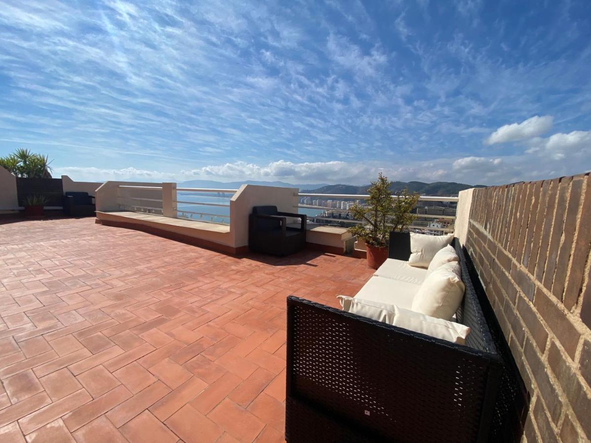 Apartamento con VISTAS a la bahia y entrada privada - Housity