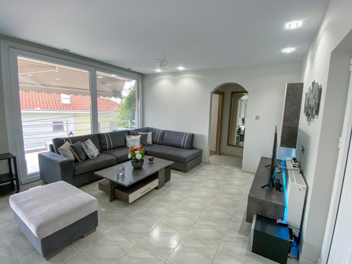Seaside Serenity - Housity