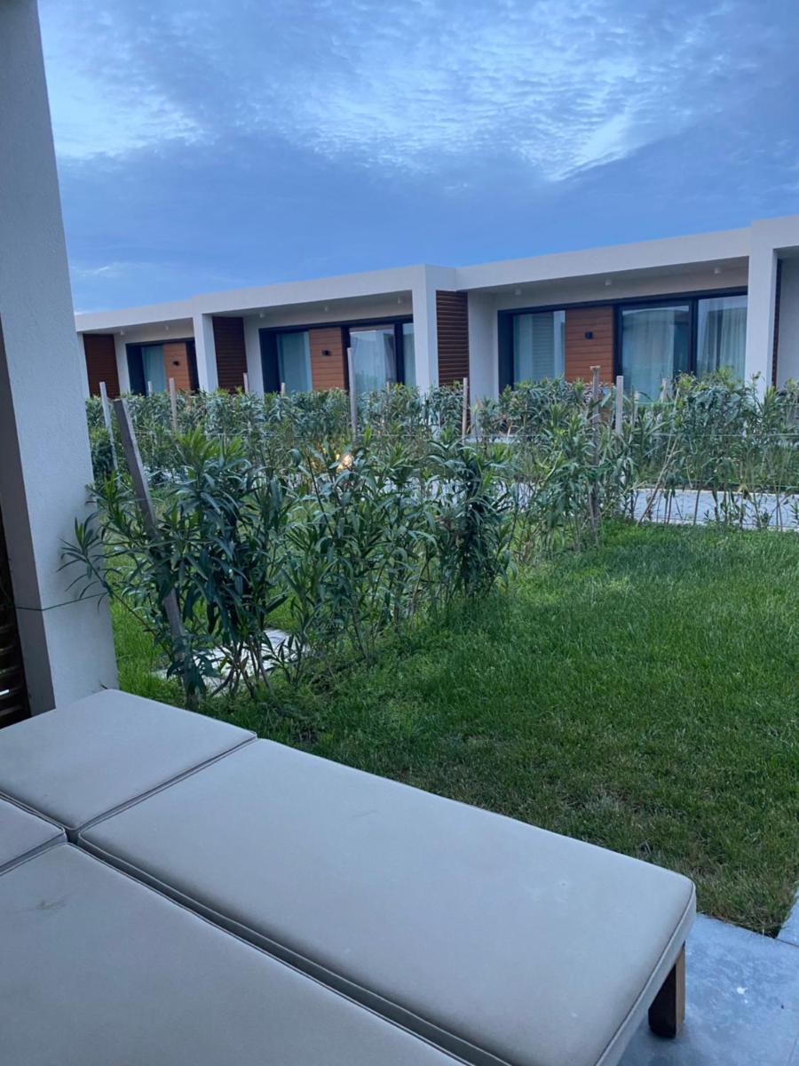 Sea Breeze White Villas - Housity