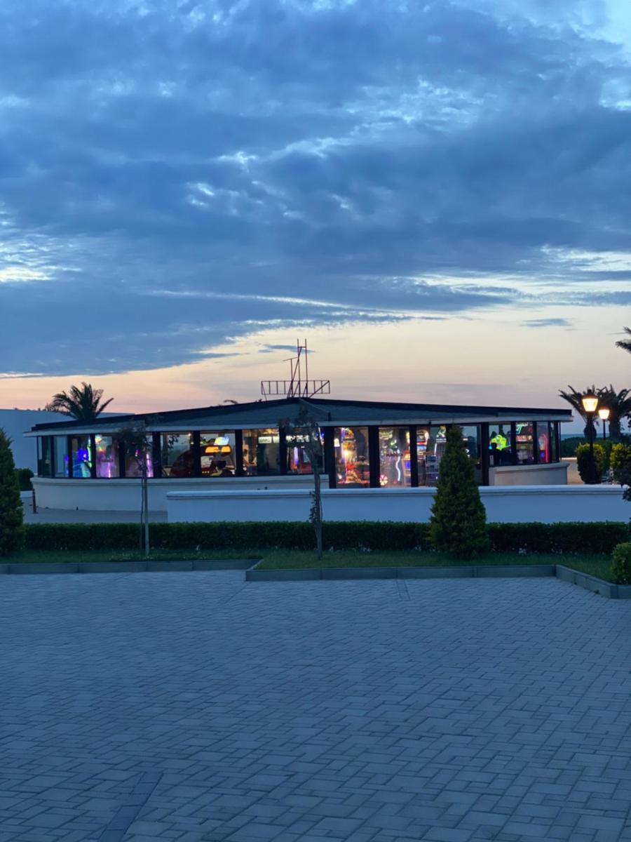 Sea Breeze White Villas - Housity