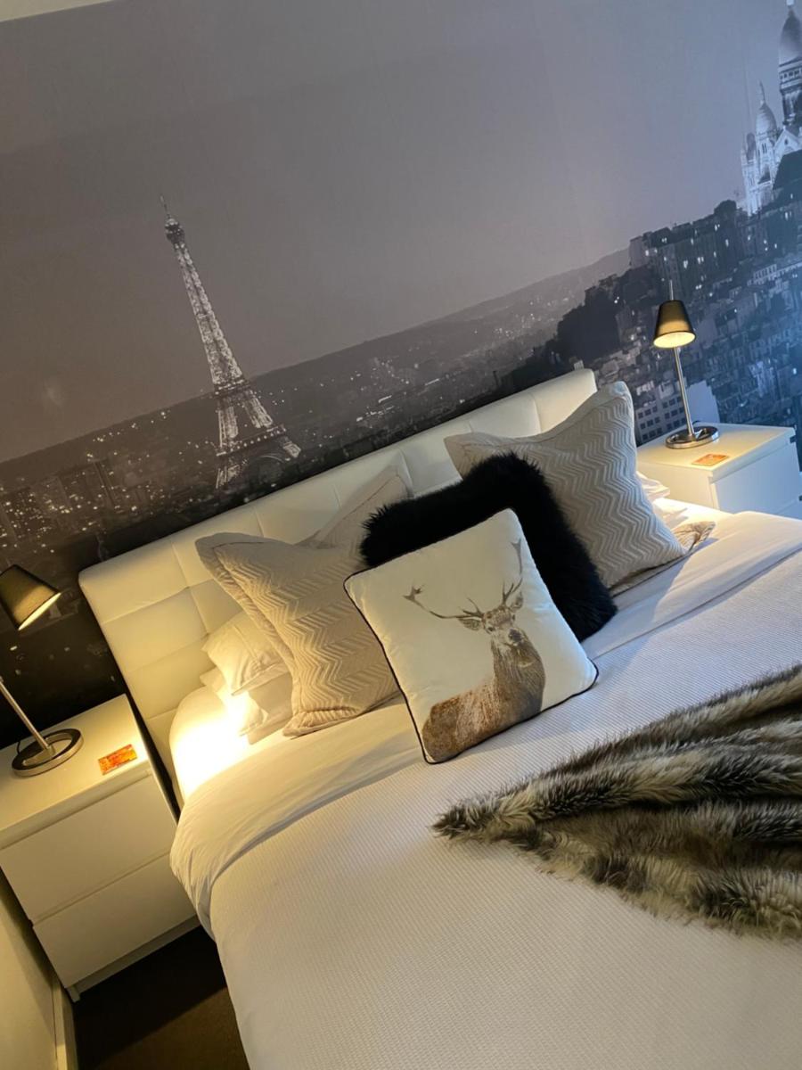 Paris Lorne - Housity