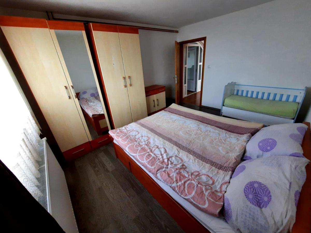 Kuća na dan Vrla strana - Housity
