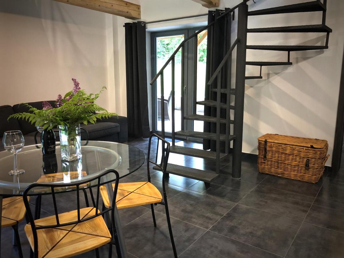 Mezonetový apartmán s terasou na samotě v lese - Housity
