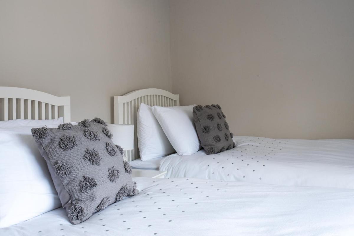 Heritage Cottages Dundrum - Housity