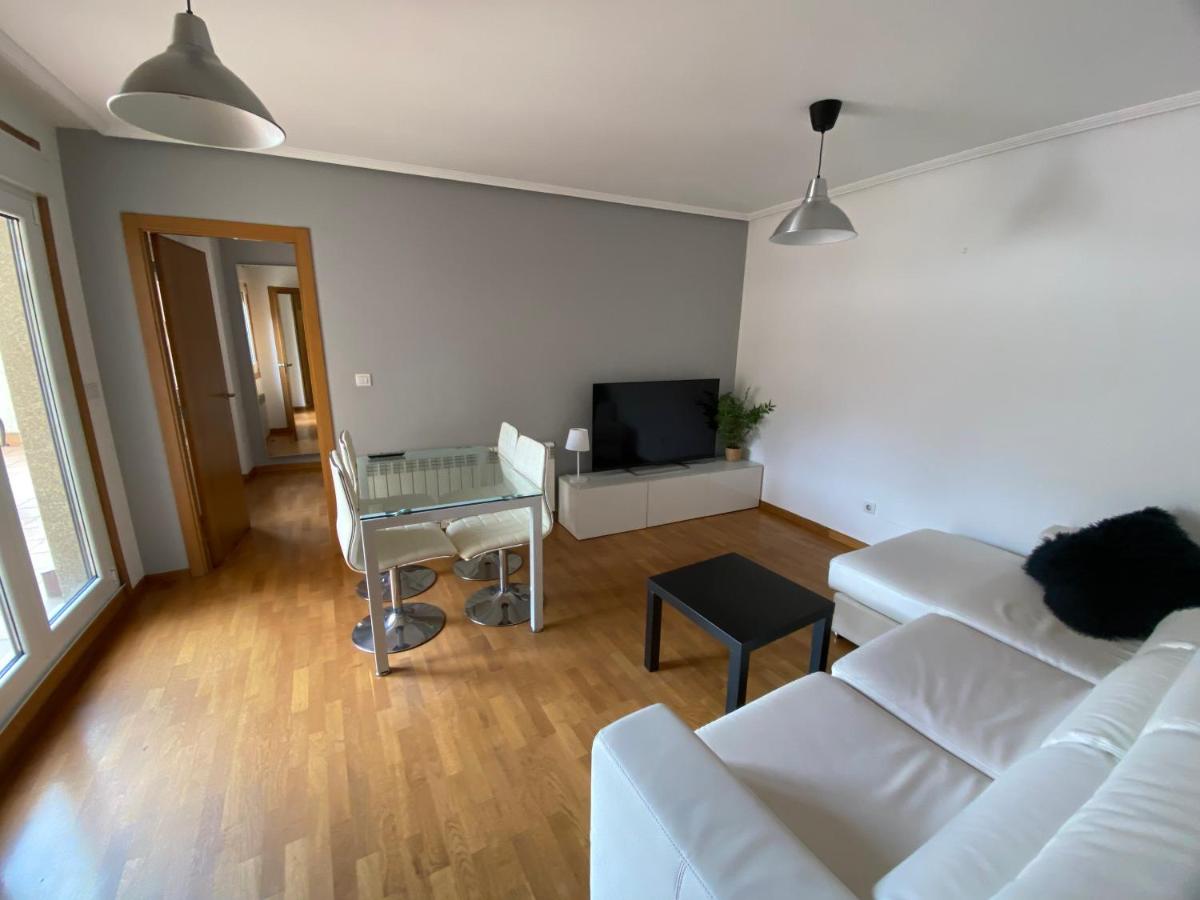 Apartamento a 5 min caminando de la Playa Sta. Cristina, Oleiros (Terraza, Parkin, ) - Housity