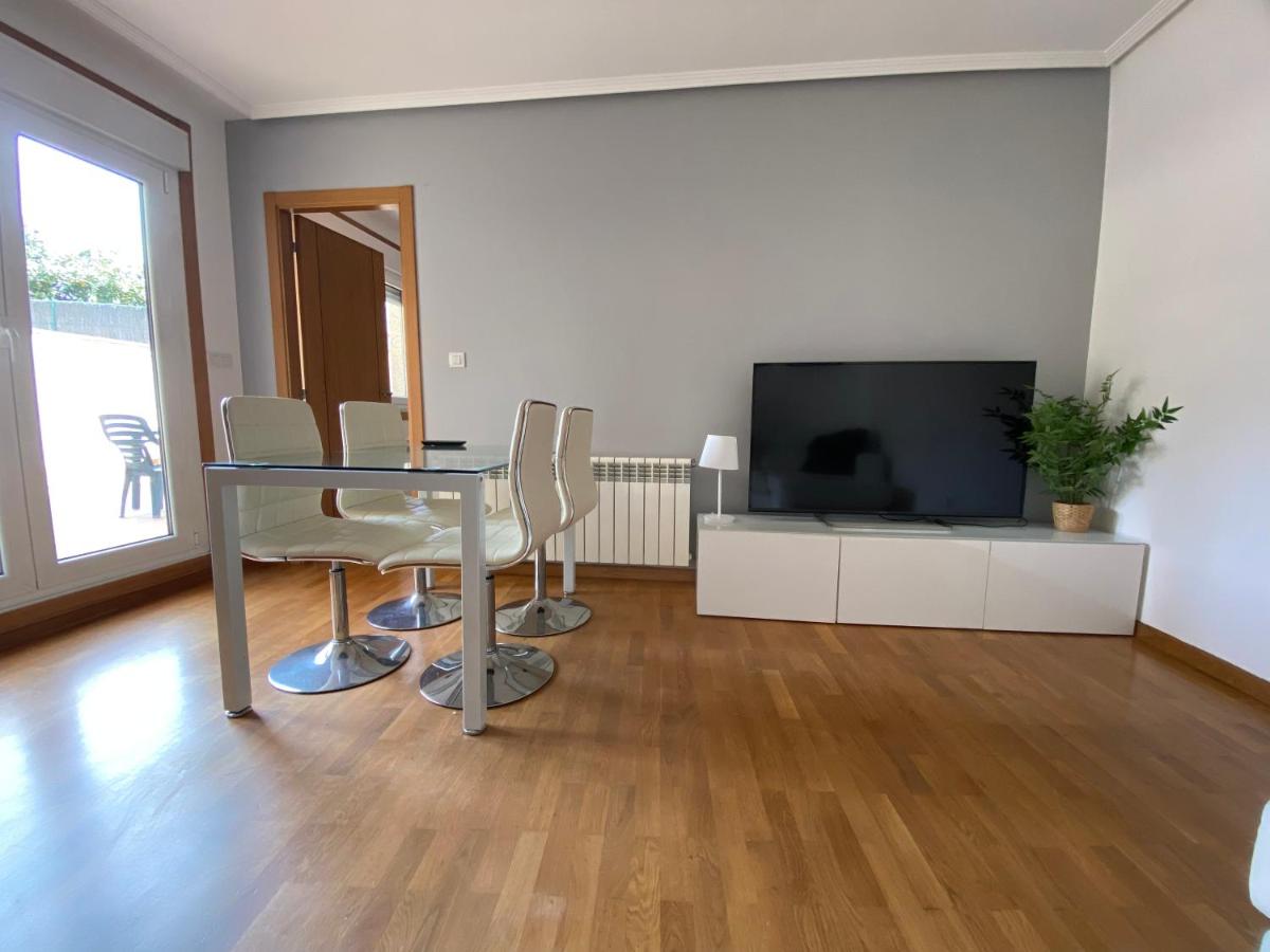 Apartamento a 5 min caminando de la Playa Sta. Cristina, Oleiros (Terraza, Parkin, ) - Housity