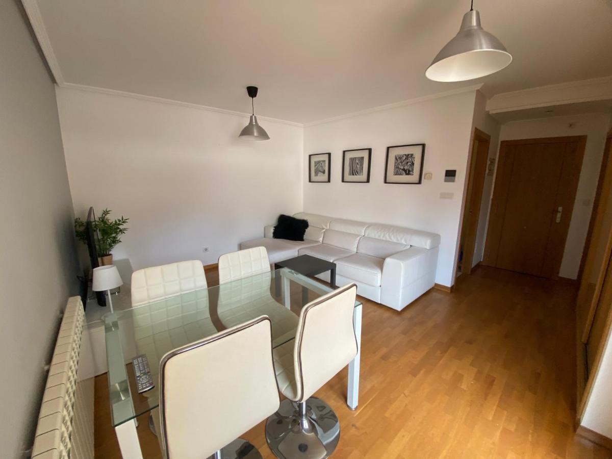 Apartamento a 5 min caminando de la Playa Sta. Cristina, Oleiros (Terraza, Parkin, ) - Housity