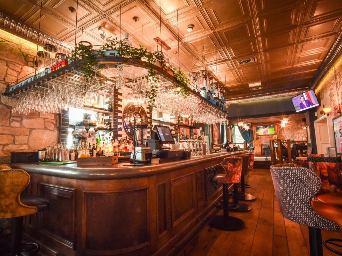 The Meadowpark Bar, Kitchen & Rooms - Housity