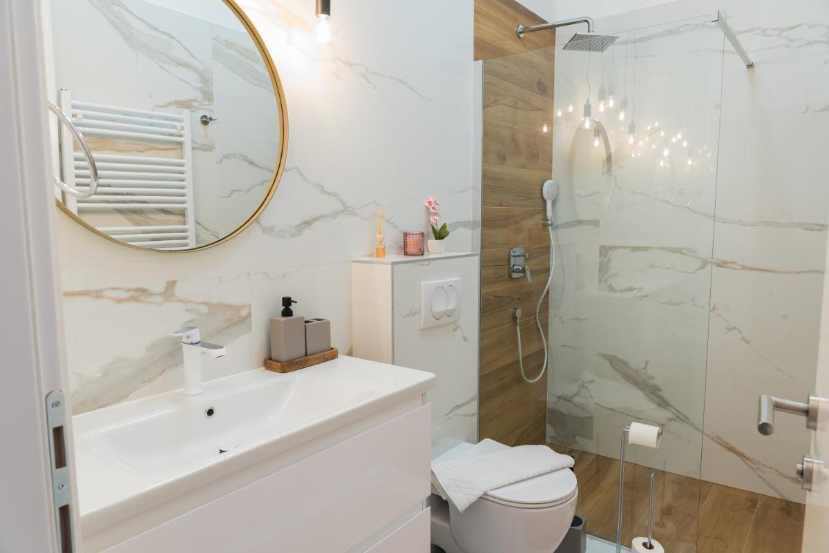 Center De Lux Studios “ Zara “ - Housity