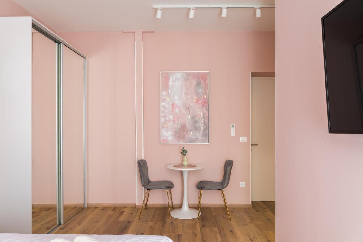 Suitetrails - Center De Lux Studios “ Zara “