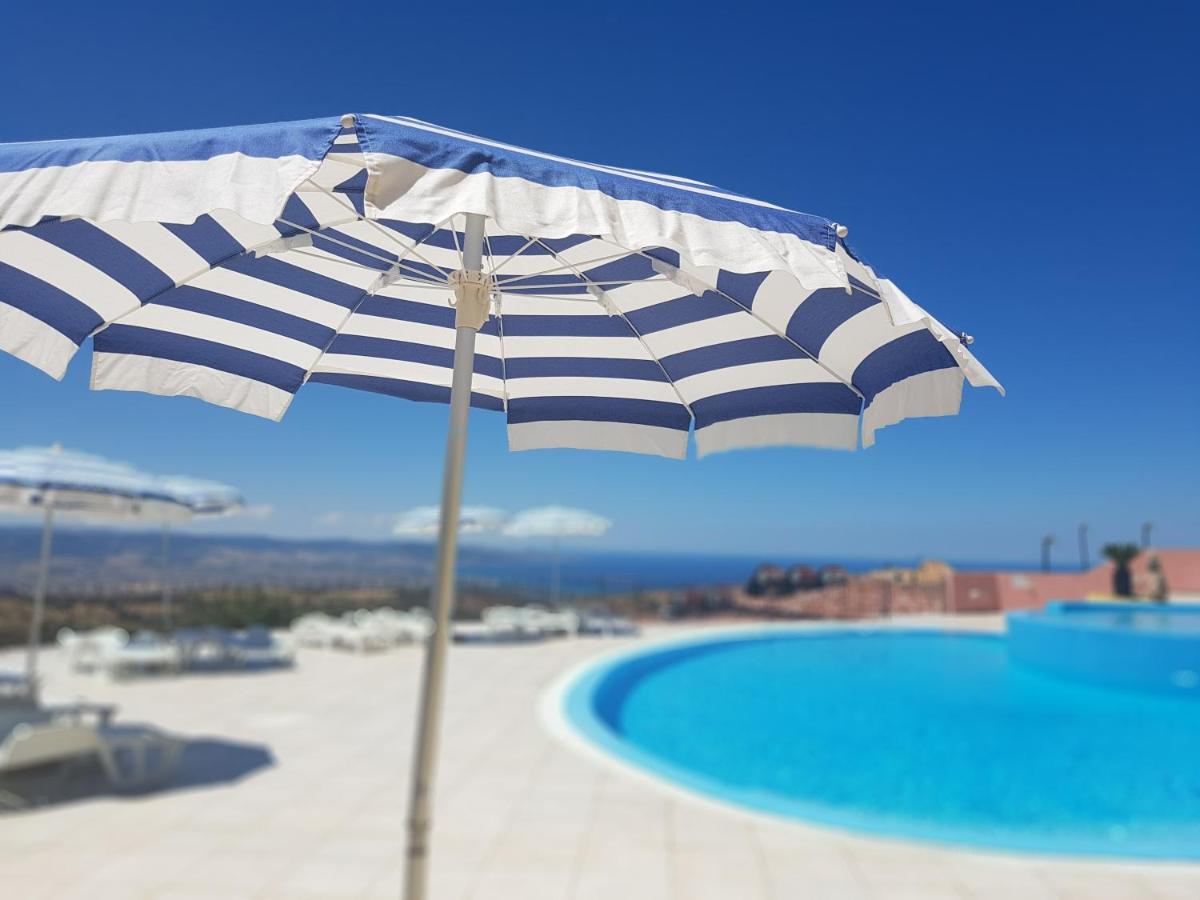 Ground floor apartment with swimming pool - Housity