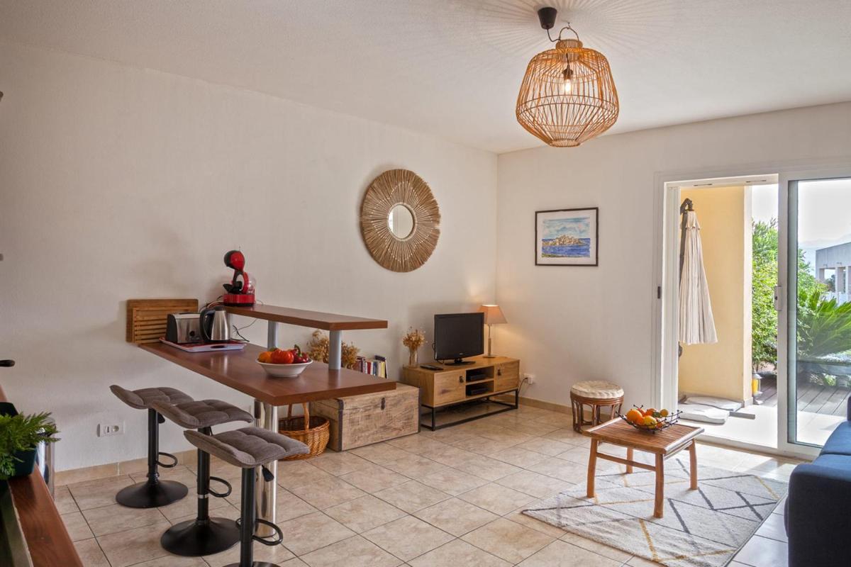 Casa Linda au calme avec jardin à 900 m plage port et centre de Calvi - Housity