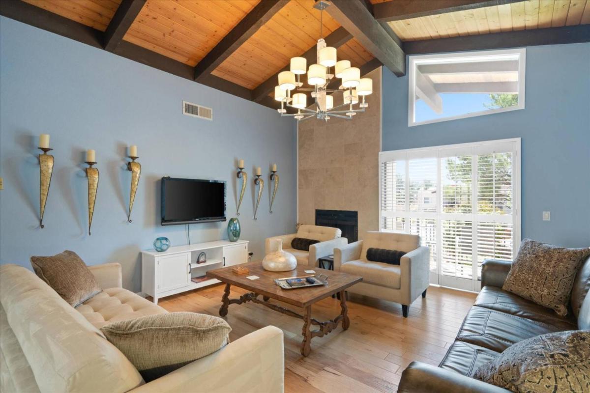 Red Rock Retreat - Housity
