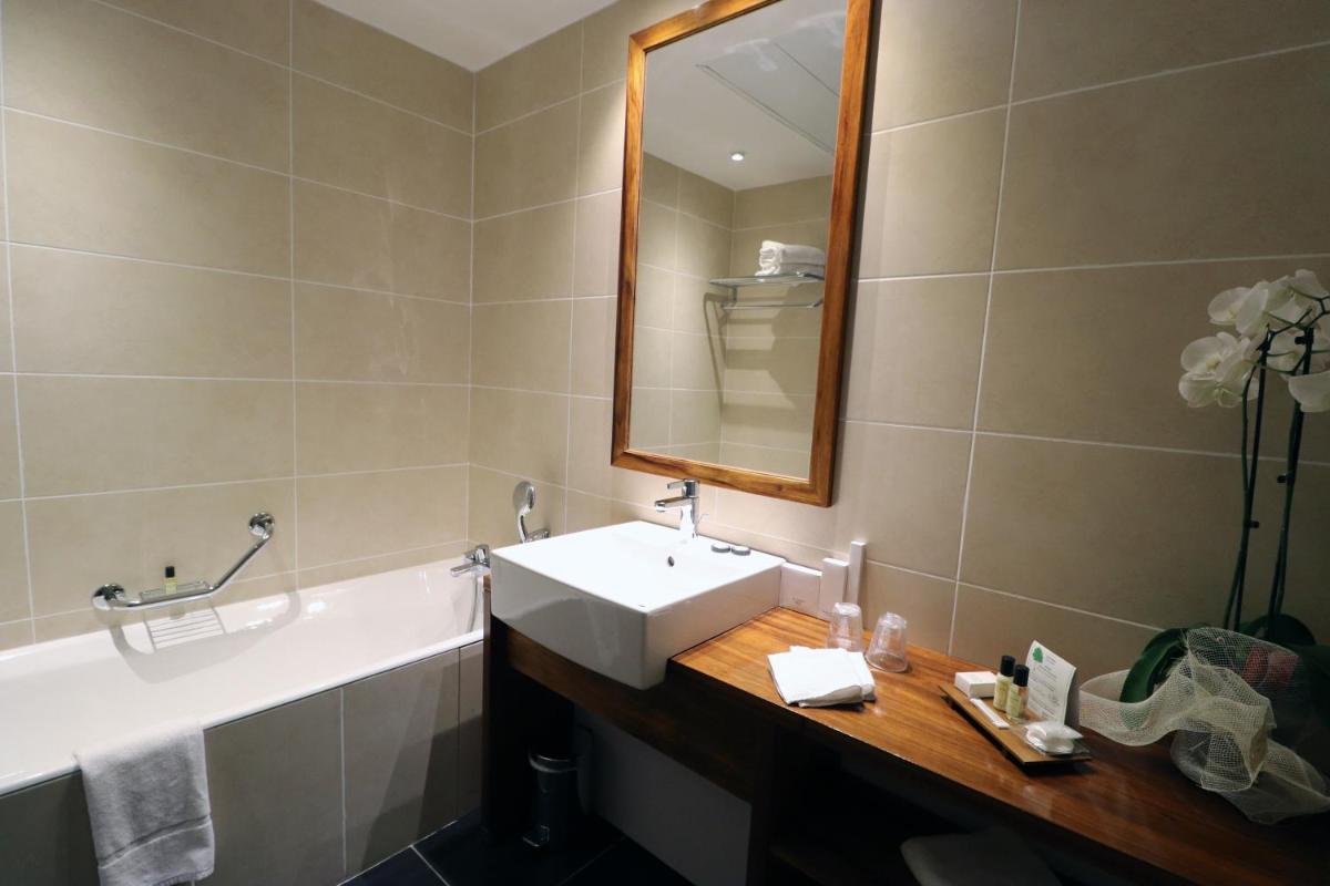 Salle de bains dans l'établissement Abbaye des Capucins Spa & Resort