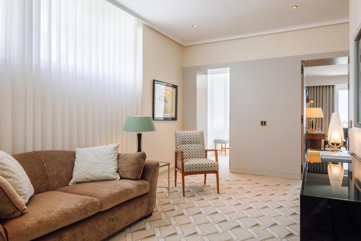 Uma área de estar em Four Seasons Hotel Ritz Lisbon