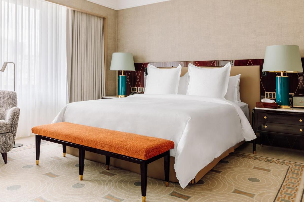 Uma cama ou camas num quarto em Four Seasons Hotel Ritz Lisbon