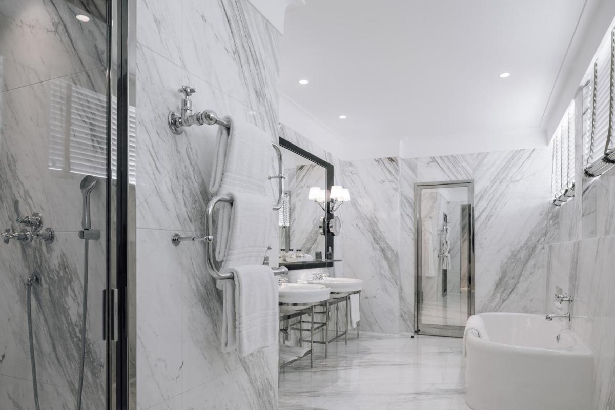 Uma casa de banho em Four Seasons Hotel Ritz Lisbon