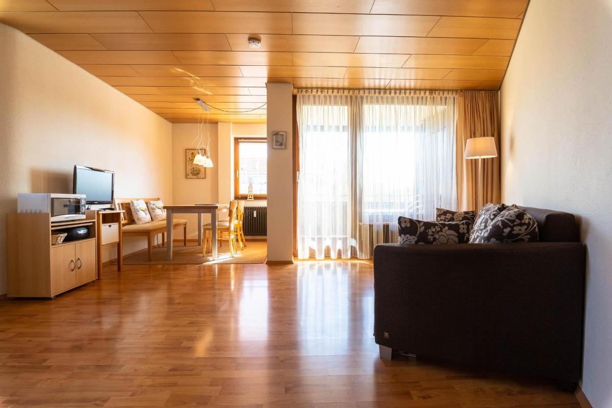 Ferienwohnpark Immenstaad am Bodensee Zwei-Zimmer-Apartment 55 23 - Housity