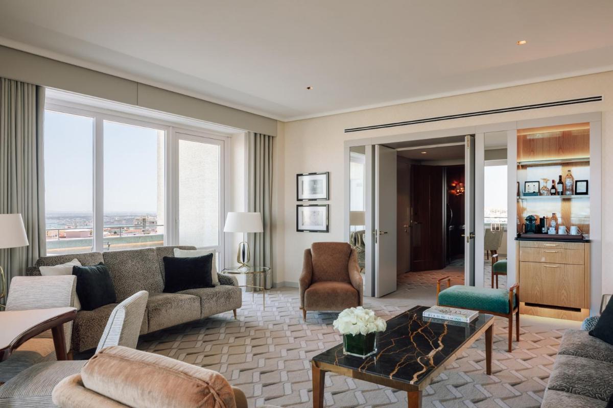Uma área de estar em Four Seasons Hotel Ritz Lisbon