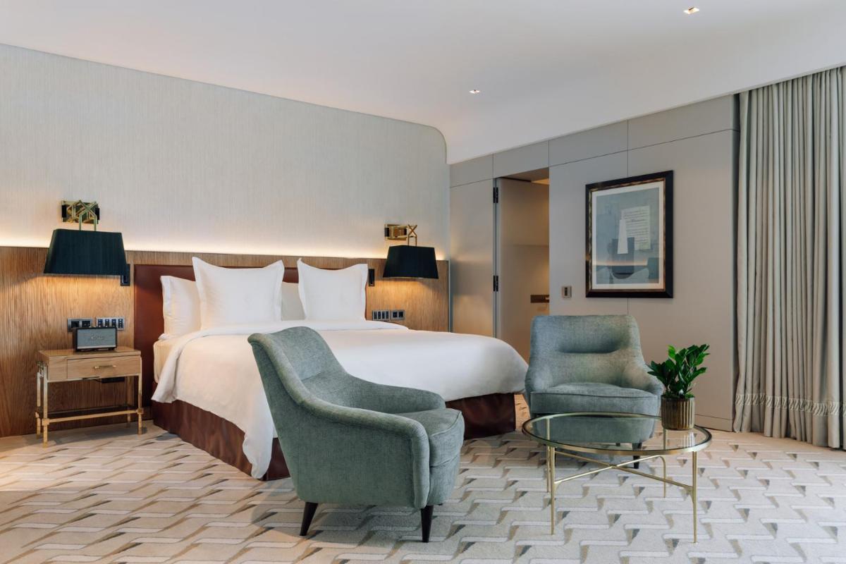 Uma cama ou camas num quarto em Four Seasons Hotel Ritz Lisbon