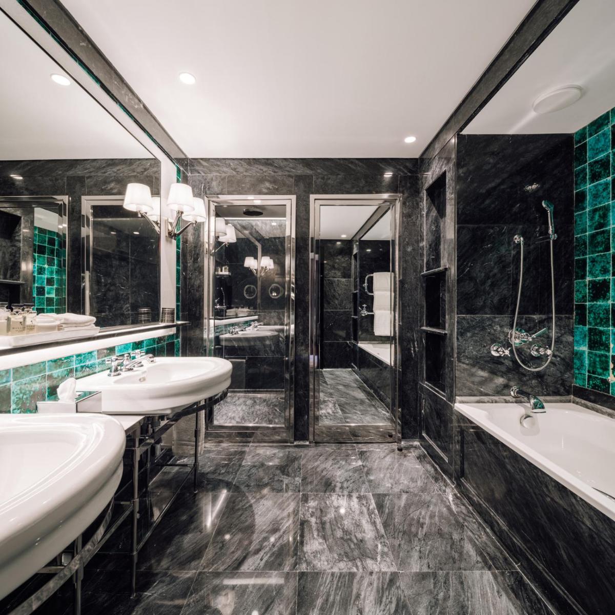 Uma casa de banho em Four Seasons Hotel Ritz Lisbon