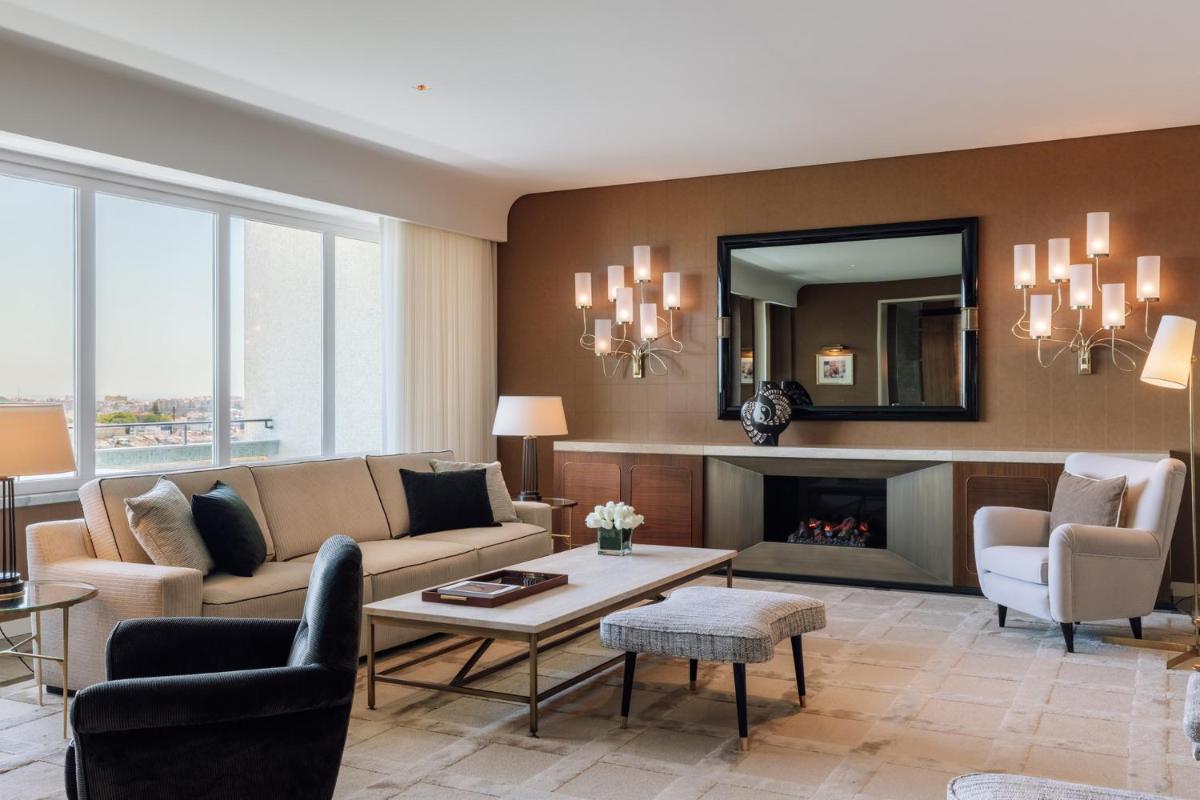 Uma área de estar em Four Seasons Hotel Ritz Lisbon
