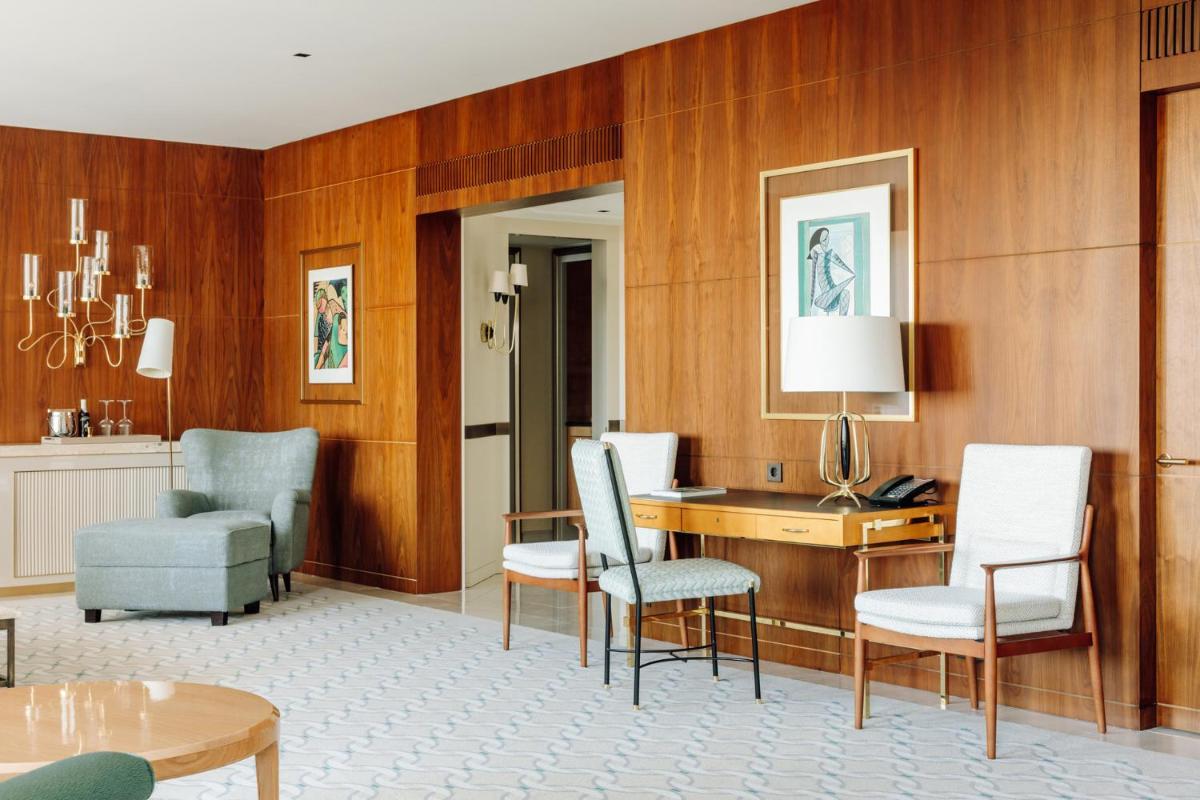 Uma área de estar em Four Seasons Hotel Ritz Lisbon