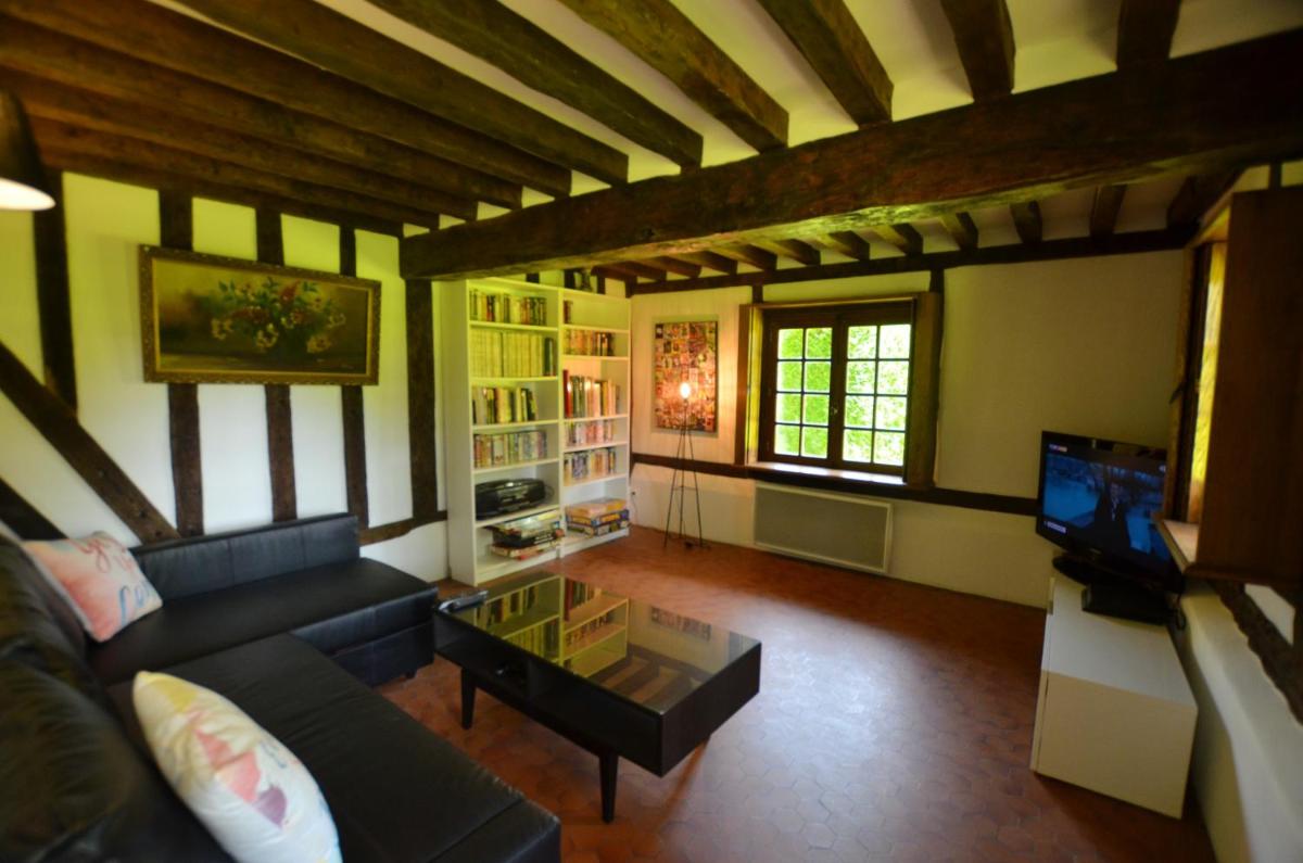 Maison de 2 chambres avec jardin clos et wifi a Berthouville - Housity